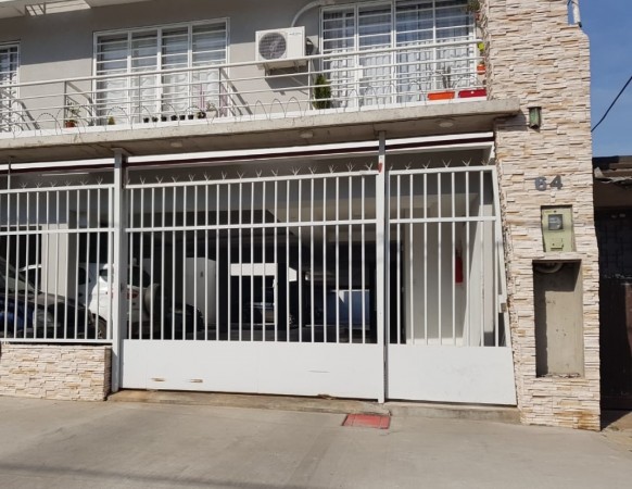 COCHERA EXCELENTE UBICACION A 50 METROS DE AV. HIPOLITO YRIGOYEN, REMEDIOS DE ESCALADA.