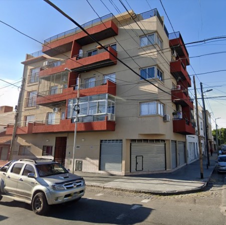 LOCAL COMERCIAL 35M2, SOBRE ESQUINA, A METROS DE LA ESTACION AVELLANEDA.