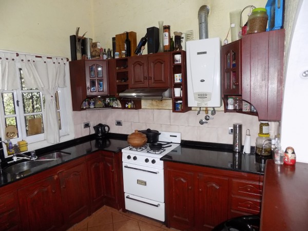 CHALET DE 4 AMBIENTES DESARROLLADO EN 2 PLANTAS. EXCELENTE ESTADO.