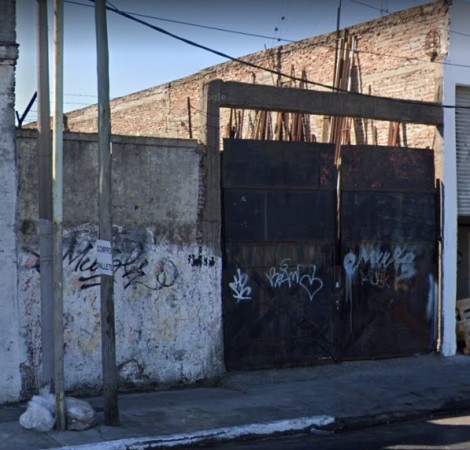 CASA DE 3 AMBIENTES EN DOS TERRENOS CON COCHERA Y FONDO LIBRE SALIDA A DOS CALLES, 486M2