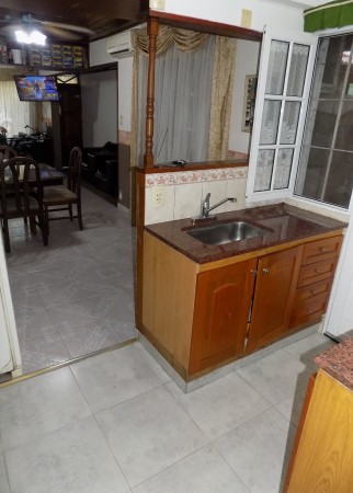 PH AL FRENTE DE 3 AMBIENTES, CON PATIO, TOTALMENTE INDEPENDIENTE. REFACCIONADO.