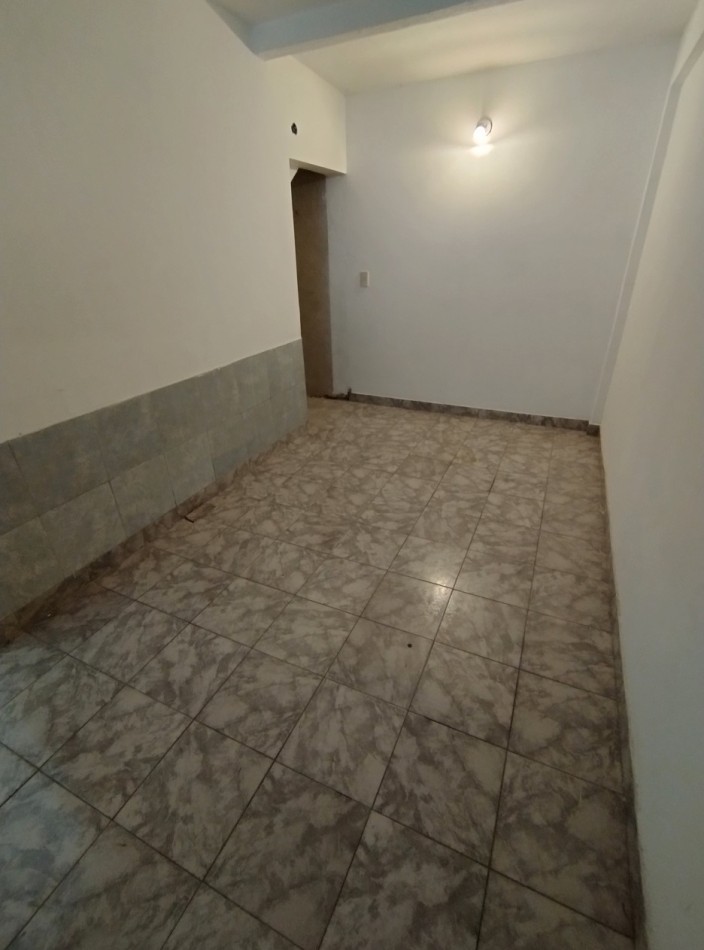 PH TIPO CASA DE 3 AMBIENTES EN PRIMER PISO AL FRENTE CON BALCON Y COCHERA CUBIERTA. 91M2. LLAVALLOL.
