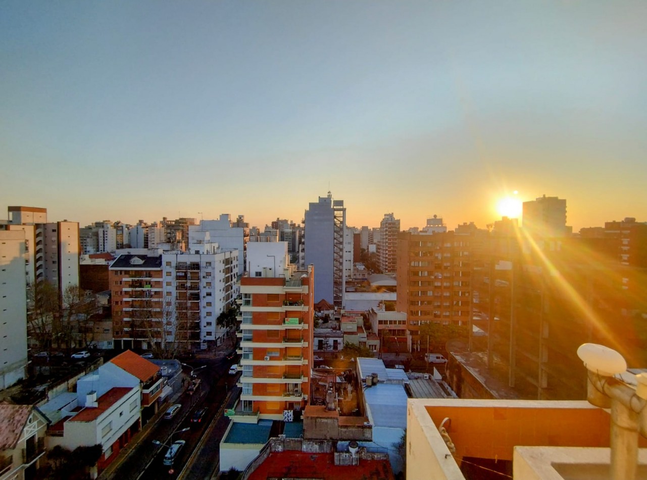 DEPARTAMENTO DE 4 AMBIENTES AL FRENTE, EXCELENTE VISTA. CENTRO DE LANUS.