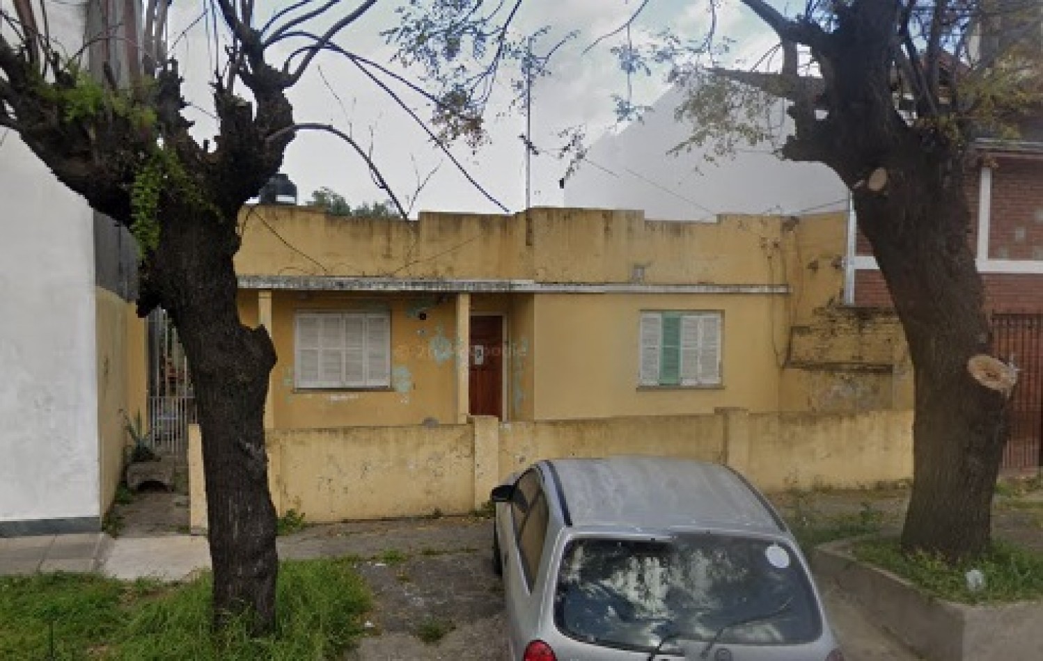 LOTE DE TERRENO DE 10 METROS DE FRENTE X 39 METROS DE FONDO CON CASA A DEMOLER, LANUS.