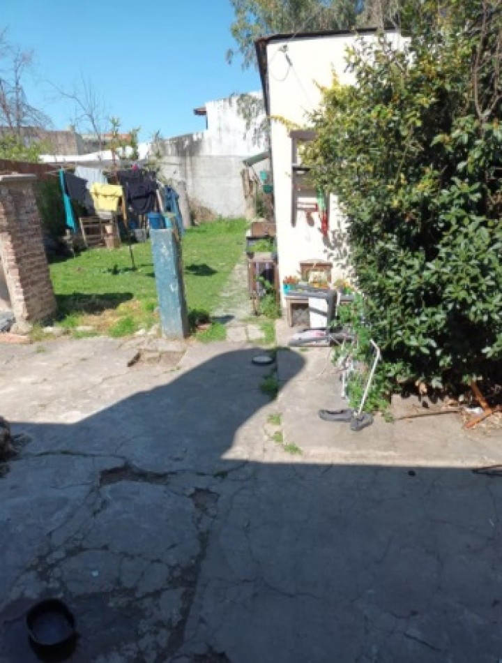 LOTE DE TERRENO DE 10 METROS DE FRENTE X 39 METROS DE FONDO CON CASA A DEMOLER, LANUS.