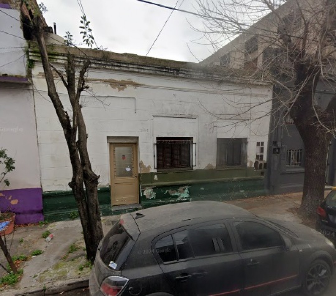 CASA SOBRE LOTE PROPIO CON VARIAS CONSTRUCCIONES TIPO PH, IDEAL RENTA.