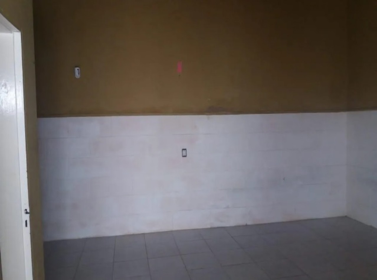CASA SOBRE LOTE PROPIO CON VARIAS CONSTRUCCIONES TIPO PH, IDEAL RENTA.