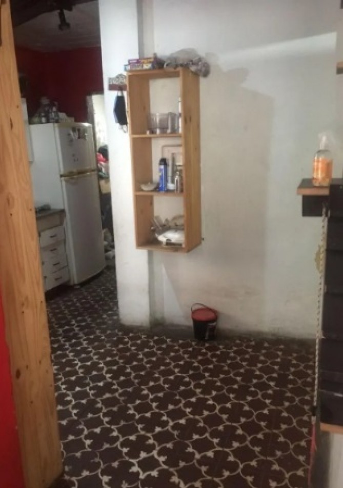 CASA DE 3 AMBIENTES SOBRE LOTE PROPIO, CON LOCAL AL FRENTE.