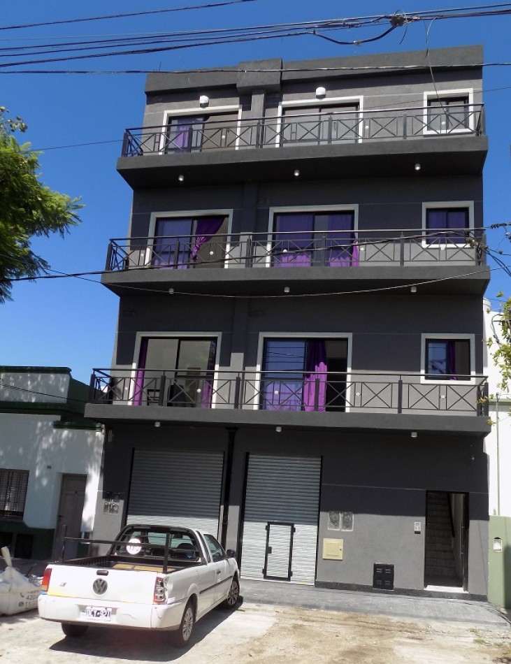 DEPARTAMENTOS MONOAMBIENTE DIVIDIDOS AL CONTRA FRENTE CON BALCON, 31M2.