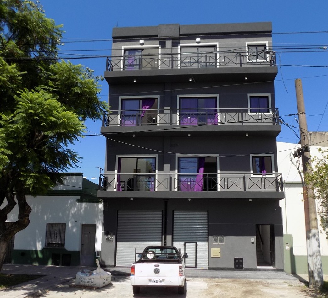 DEPARTAMENTOS MONOAMBIENTE DIVIDIDOS AL CONTRA FRENTE CON BALCON, 31M2.