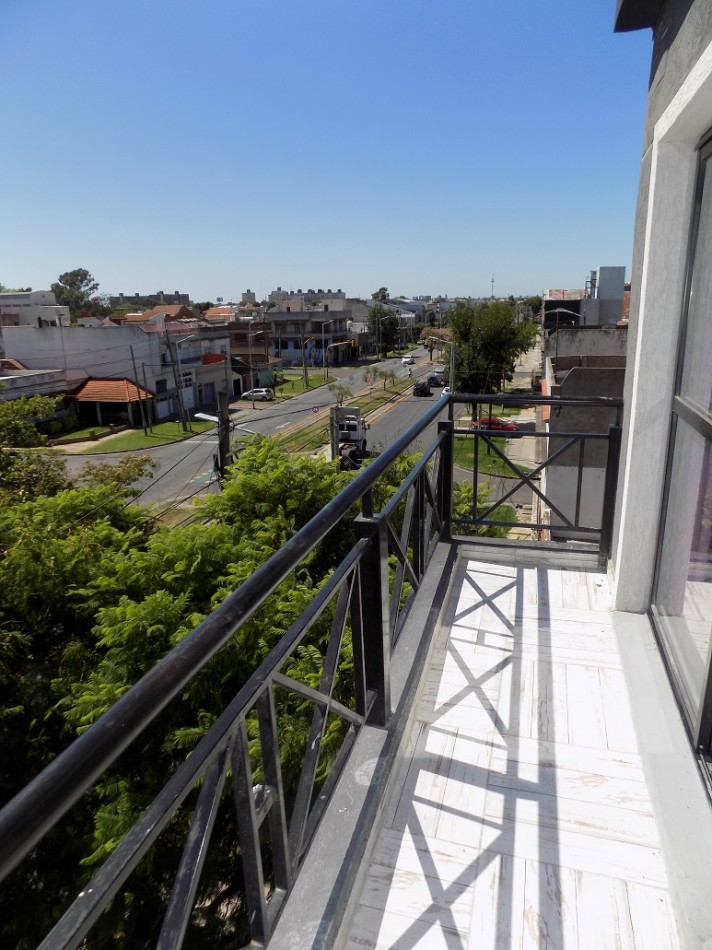 DEPARTAMENTO MONOAMBIENTE DIVIDIDO AL FRENTE CON BALCON. 29M2