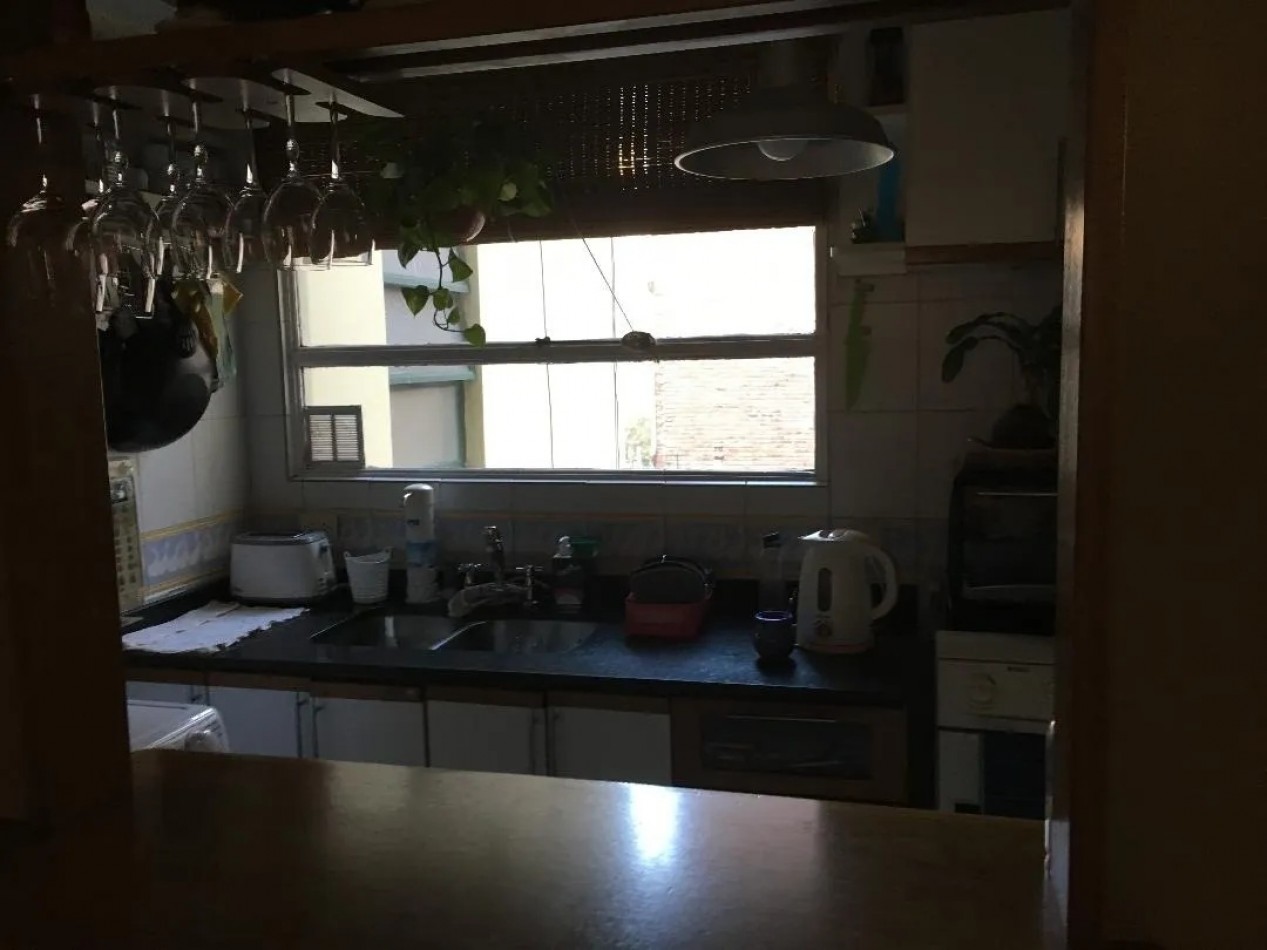 EXCELENTE DEPARTAMENTO DE 3 AMBIENTES, MUY BUENA UBICACION, A METROS DE LANUSITA.