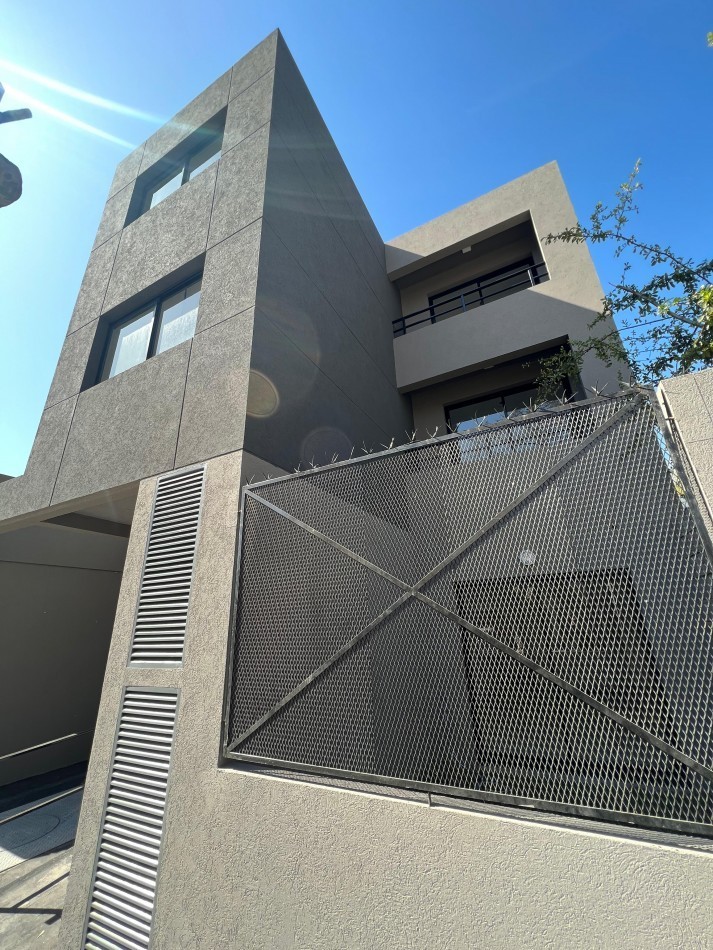 DEPARTAMENTO DE 2 AMBIENTES EN PB DTO E CON PATIO, LOMAS DE ZAMORA.