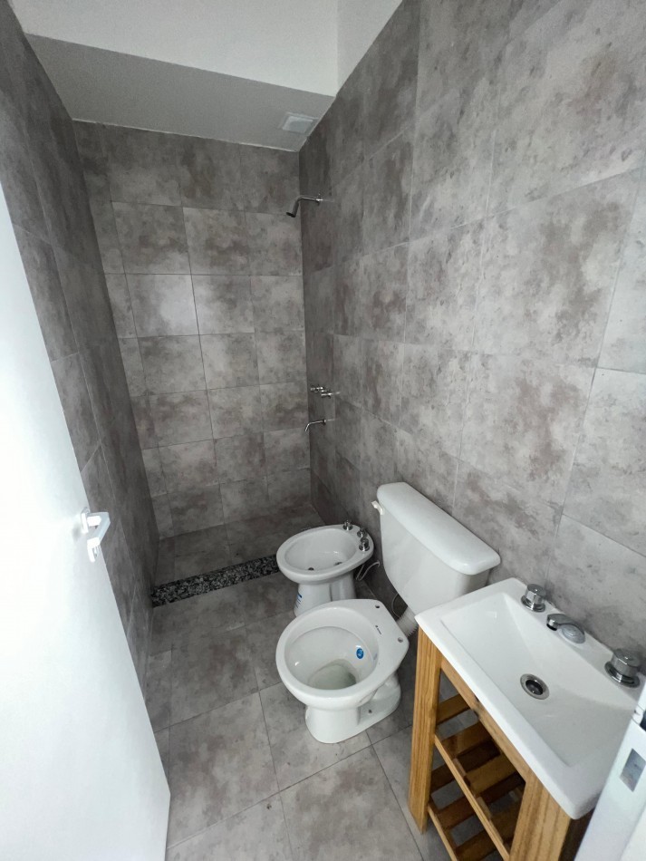 DEPARTAMENTO DE 2 AMBIENTES EN PB DTO E CON PATIO, LOMAS DE ZAMORA.