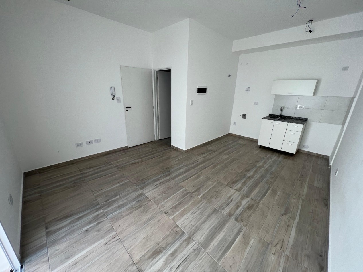 DEPARTAMENTO DE 2 AMBIENTES EN PB DTO E CON PATIO, LOMAS DE ZAMORA.