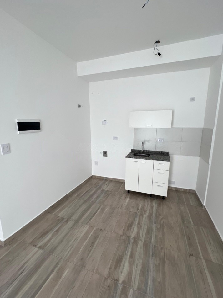 DEPARTAMENTO DE 2 AMBIENTES EN PB DTO E CON PATIO, LOMAS DE ZAMORA.