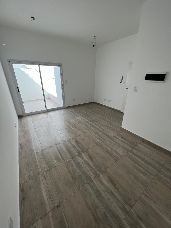 DEPARTAMENTO DE 2 AMBIENTES EN PB DTO E CON PATIO, LOMAS DE ZAMORA.