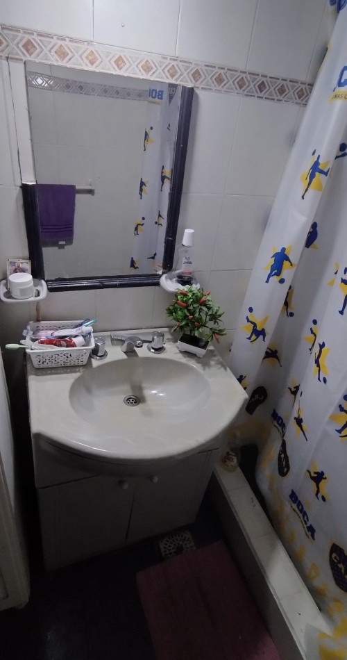 CASA DE 4 AMBIENTES, CON FONDO LIBRE DE GRAN DIMENSION. 