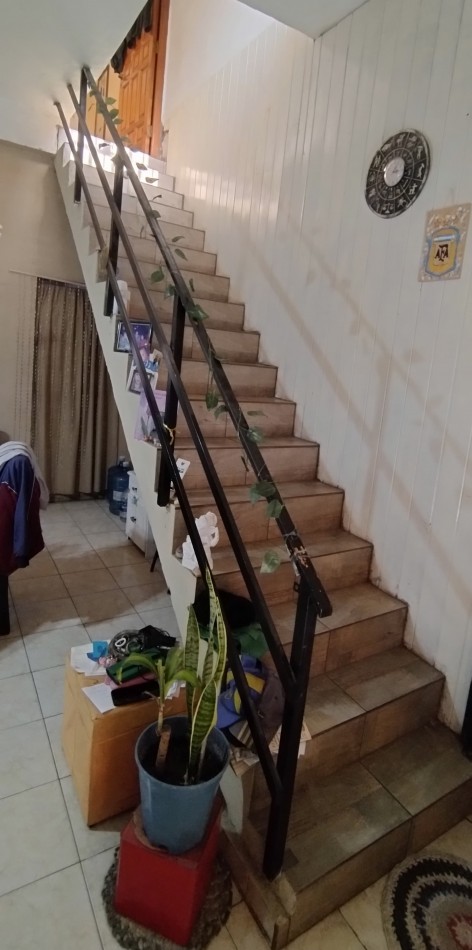 CASA DE 4 AMBIENTES, CON FONDO LIBRE DE GRAN DIMENSION. 