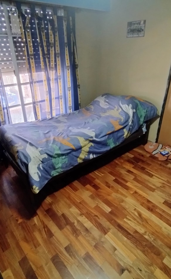 CASA DE 4 AMBIENTES, CON FONDO LIBRE DE GRAN DIMENSION. 