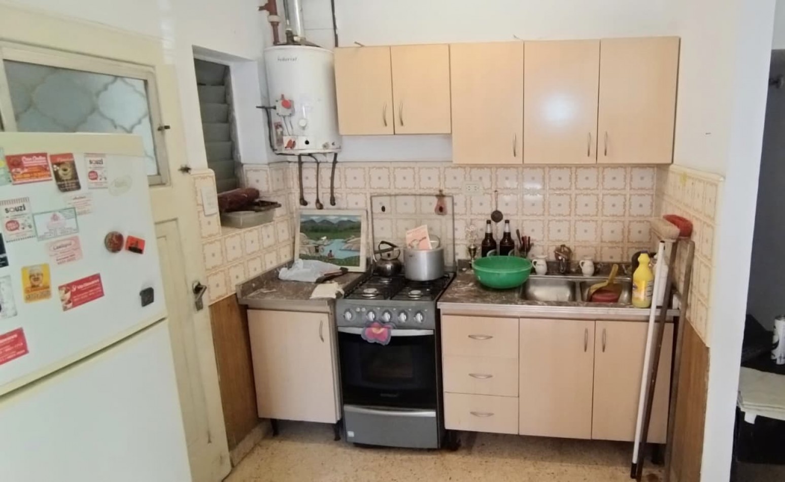 CASA DE 4 AMBIENTES, 3 DORMITORIOS CON GARAGE Y PATIO.