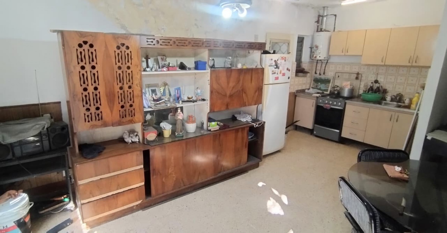 CASA DE 4 AMBIENTES, 3 DORMITORIOS CON GARAGE Y PATIO.