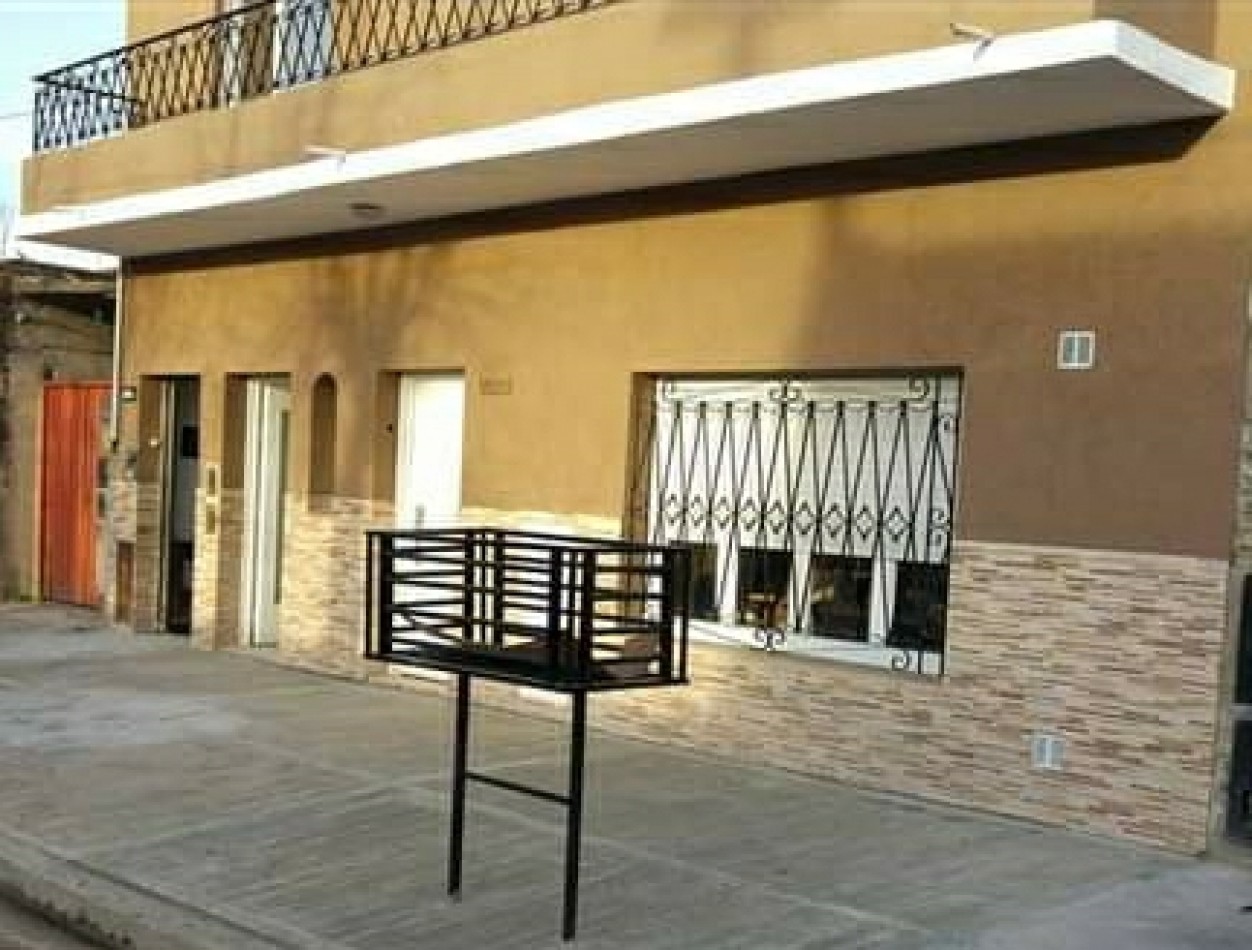 PH TIPO CASA EN PLANTA BAJA AL FRENTE DE 2 AMBIENTES. INGRESO INDEPENDIENTE.