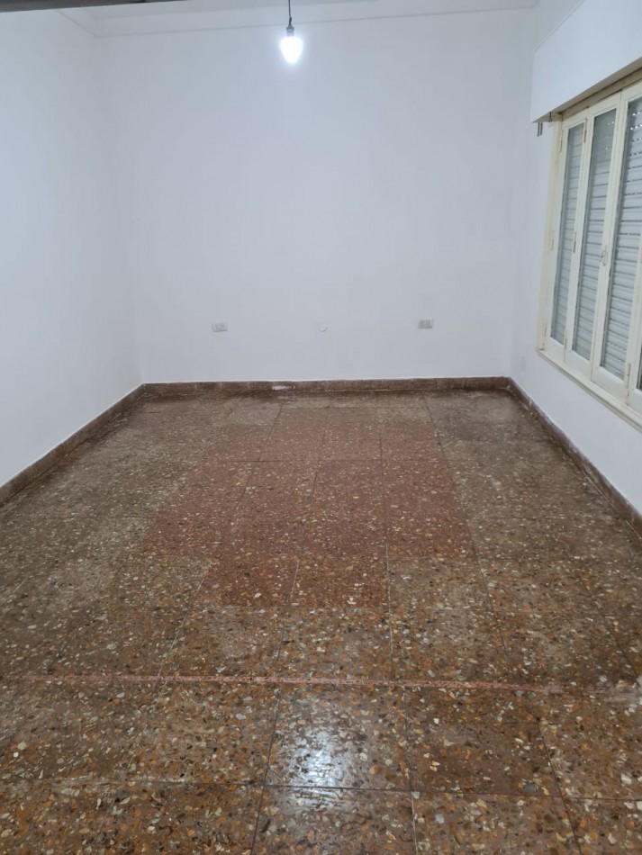 PH TIPO CASA EN PLANTA BAJA AL FRENTE DE 2 AMBIENTES. INGRESO INDEPENDIENTE.