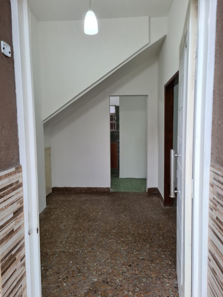 PH TIPO CASA EN PLANTA BAJA AL FRENTE DE 2 AMBIENTES. INGRESO INDEPENDIENTE.