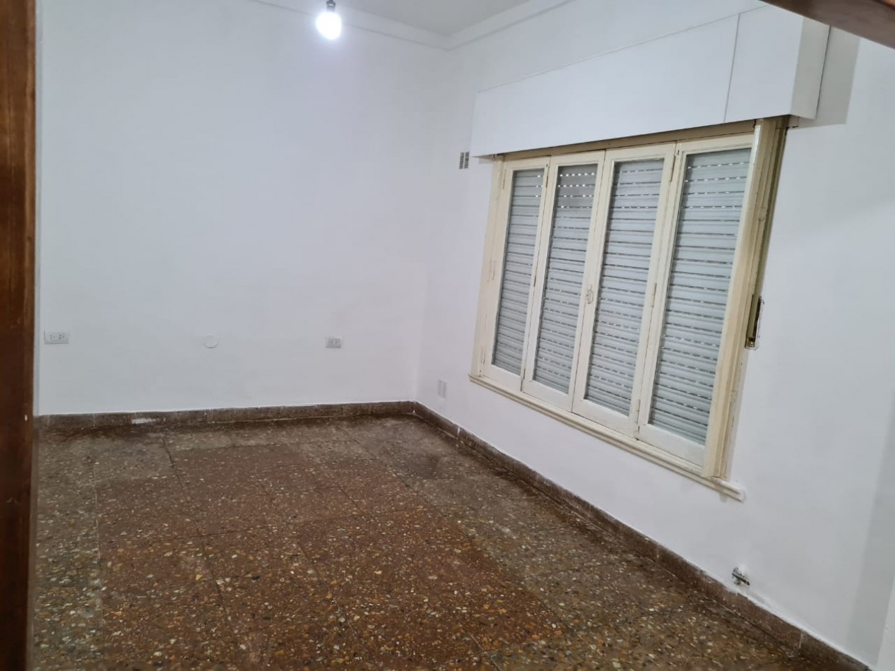 PH TIPO CASA EN PLANTA BAJA AL FRENTE DE 2 AMBIENTES. INGRESO INDEPENDIENTE.