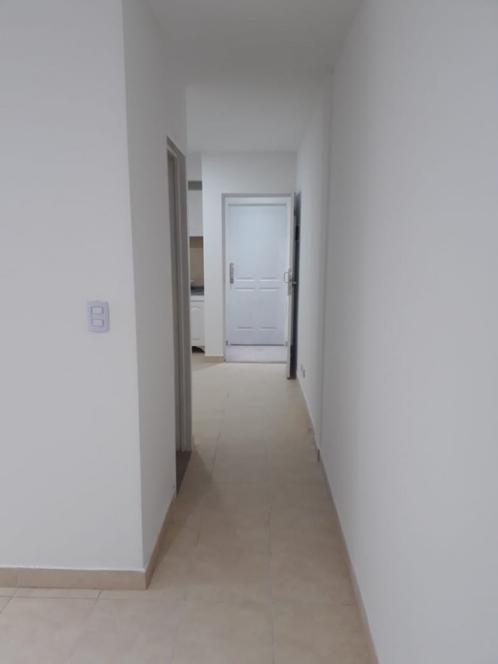 MONOAMBIENTE DIVIDIDO EN PLANTA BAJA AL FRENTE.