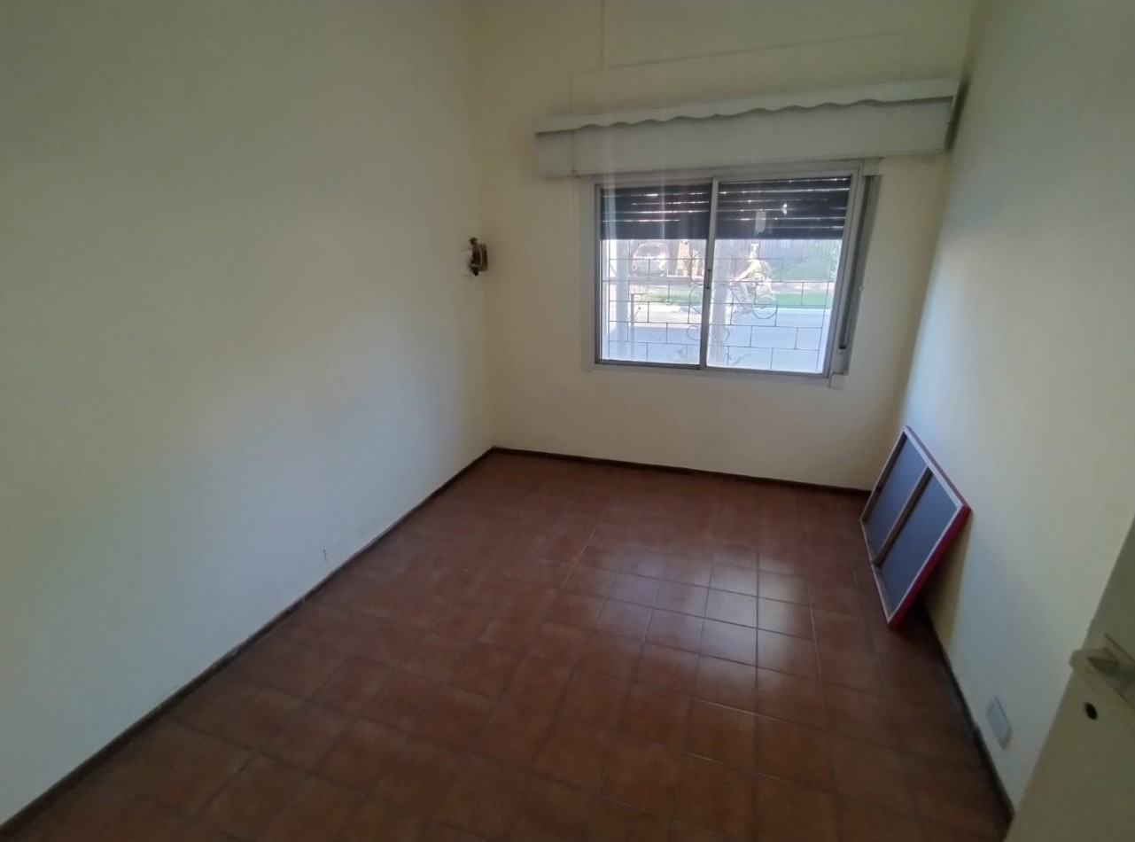 PH EN PLANTA BAJA AL FRENTE DE 3 AMBIENTES CON ENTRADA INDEPENDIENTE.