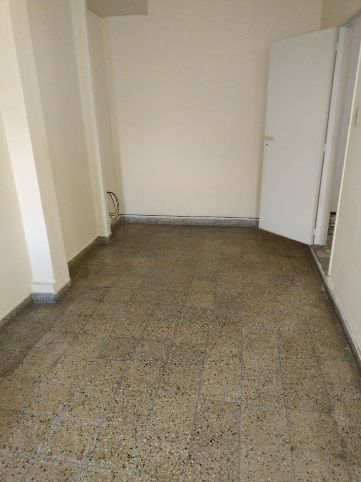 PH EN PLANTA BAJA AL FRENTE DE 3 AMBIENTES CON ENTRADA INDEPENDIENTE.