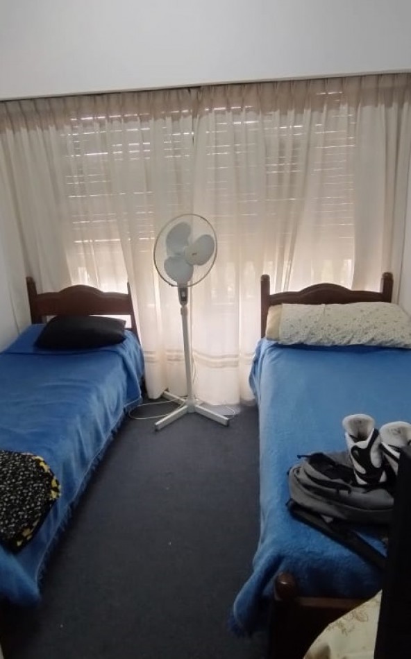 DEPARTAMENTO TIPO CASA EN PLANTA ALTA DE 4 AMBIENTES MAS GALPON EN PLANTA BAJA.