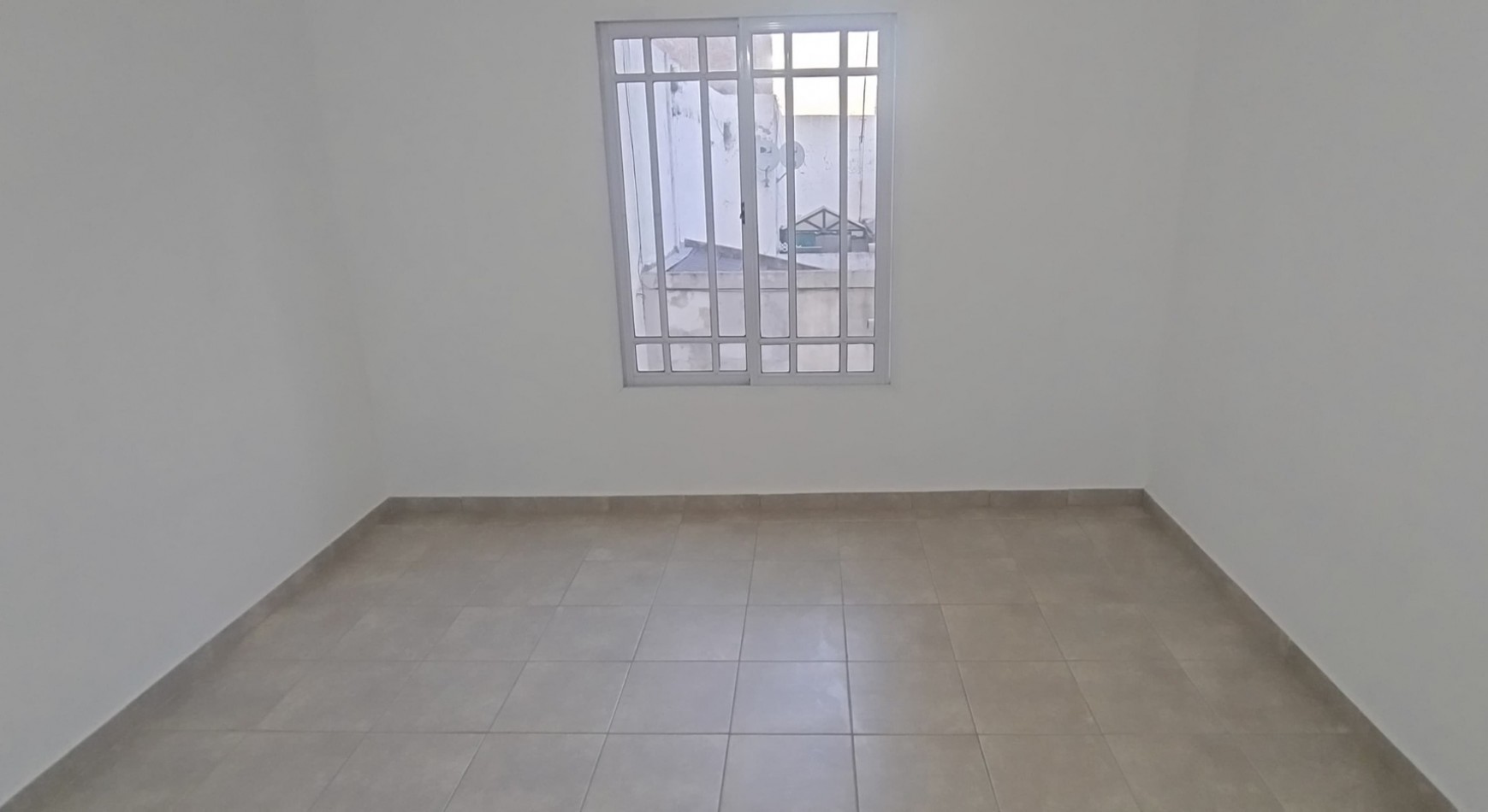 DUPLEX AL FRENTE DE 3 AMBIENTES, CON ENTRADA INDEPENDIENTE Y PATIO.