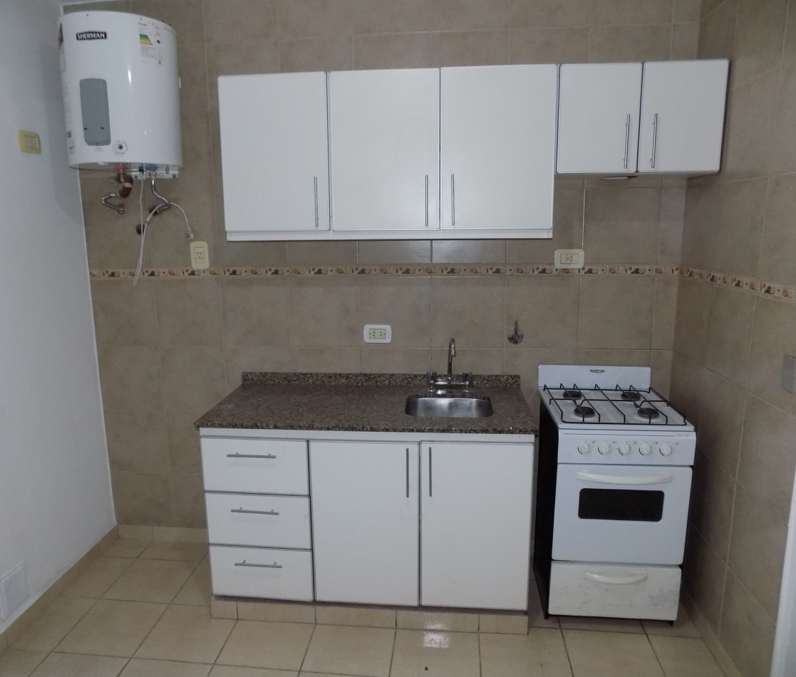 DUPLEX AL FRENTE DE 3 AMBIENTES, CON ENTRADA INDEPENDIENTE Y PATIO.