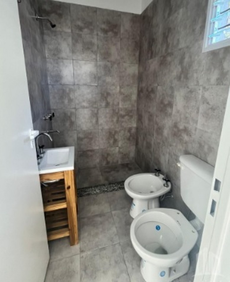 DEPARTAMENTO MONOAMBIENTE EN 2° PISO DTO G , CONTRAFRENTE, CON BALCON, LOMAS DE ZAMORA.
