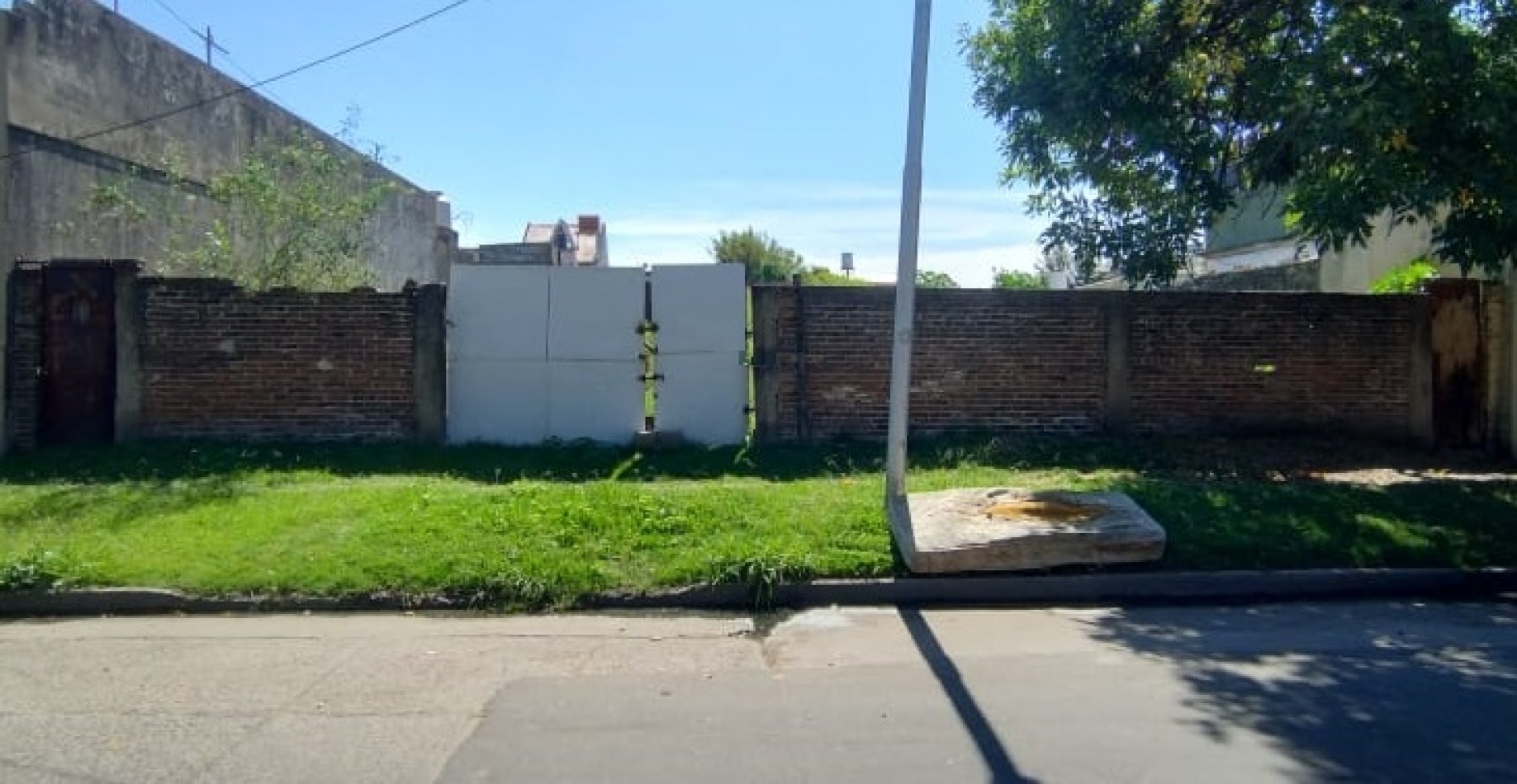 LOTE DE TERRENO DOBLE FRENTE. 17,32M X 38,46M. SUPERFICIE TOTAL 666M2.