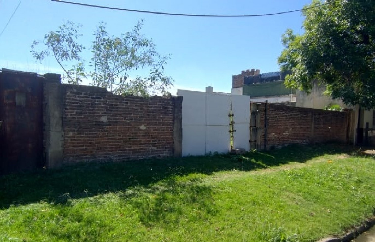 LOTE DE TERRENO DOBLE FRENTE. 17,32M X 38,46M. SUPERFICIE TOTAL 666M2.