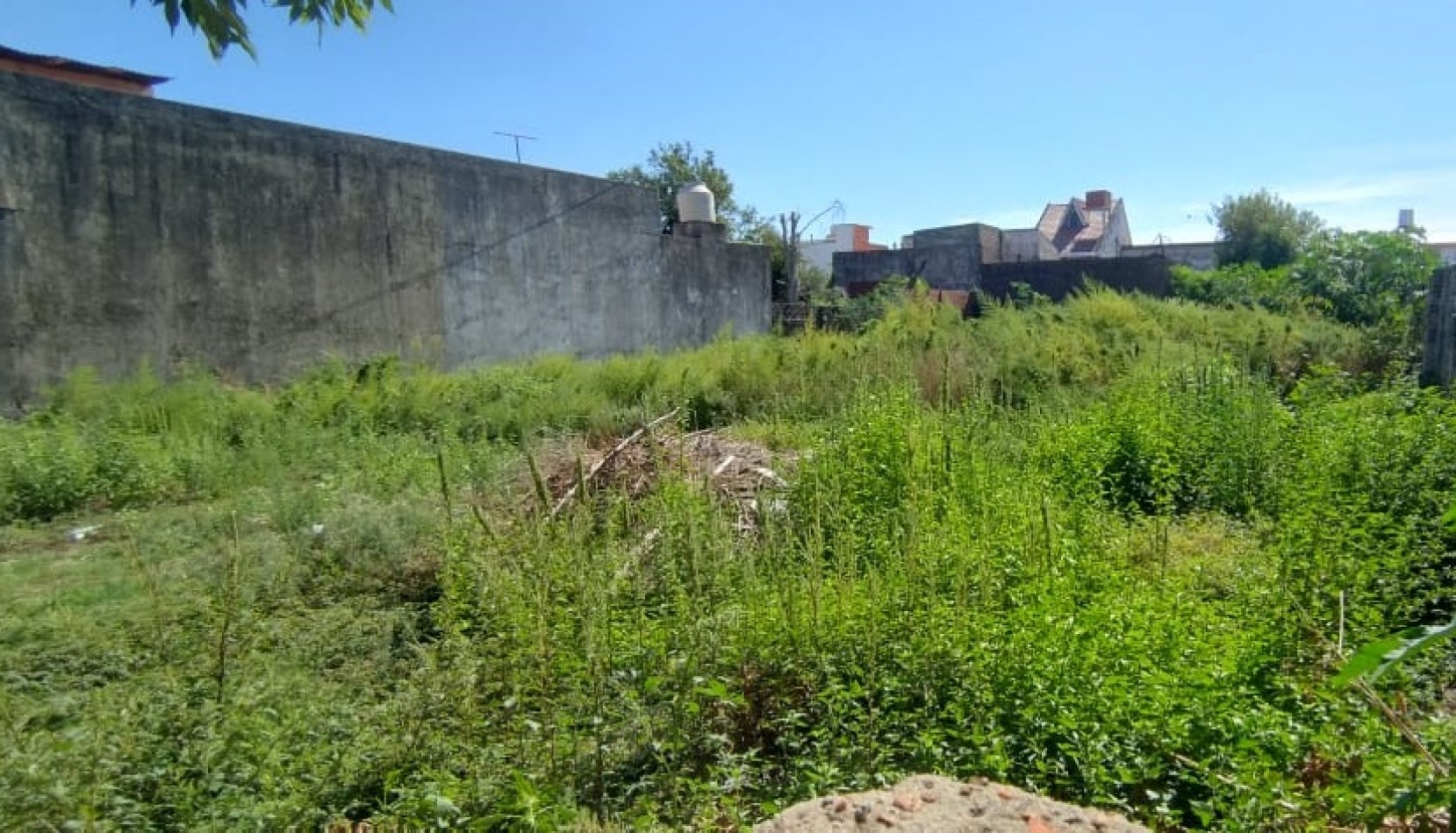 LOTE DE TERRENO DOBLE FRENTE. 17,32M X 38,46M. SUPERFICIE TOTAL 666M2.