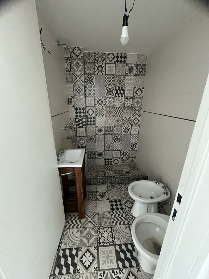 MONOAMBIENTE EN PLANTA BAJA, DTO D, CON PATIO, 43M2, BANFIELD.