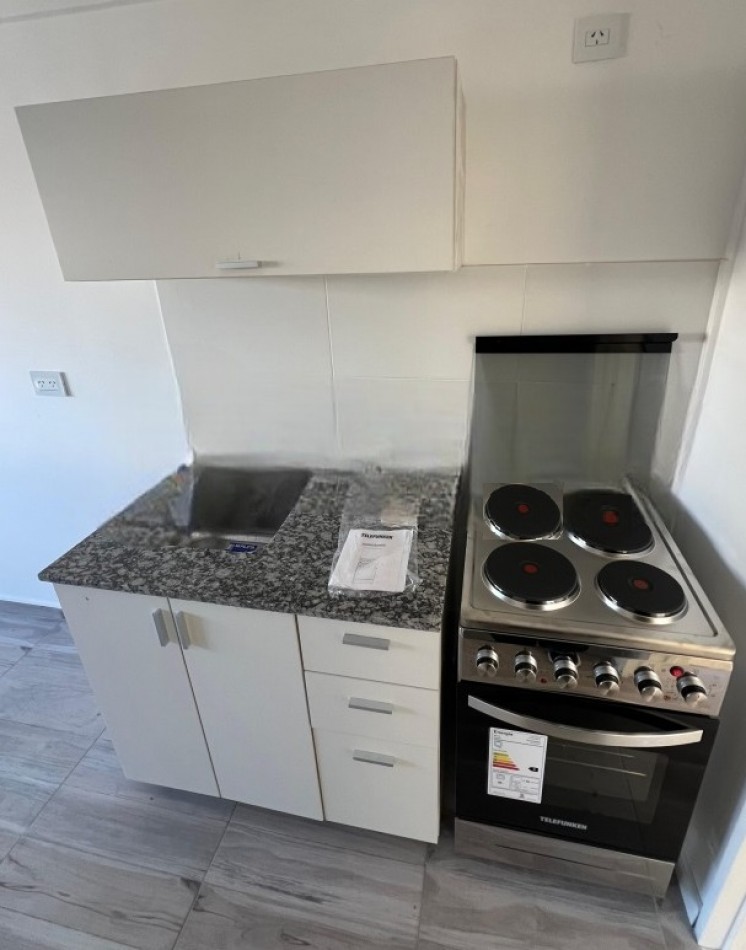 MONOAMBIENTE EN 2° PISO, DTO D, FONDO, 21M2.