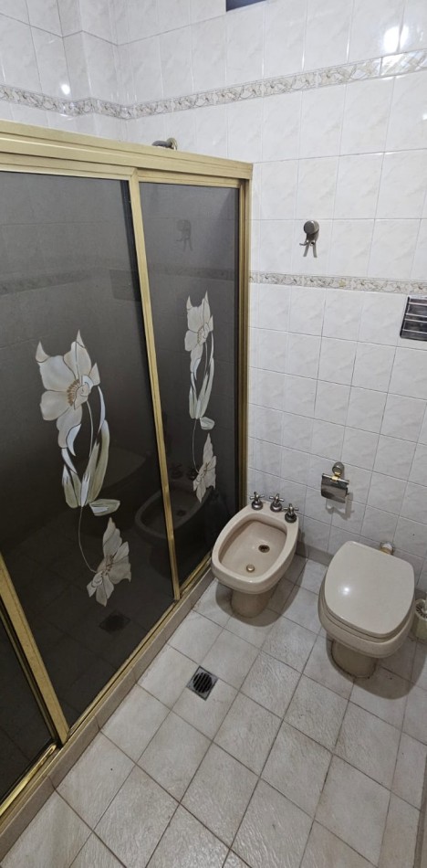 LOCAL COMERCIAL DE 80M2, CON VIVIENDA DE 4 AMBIENTES. 