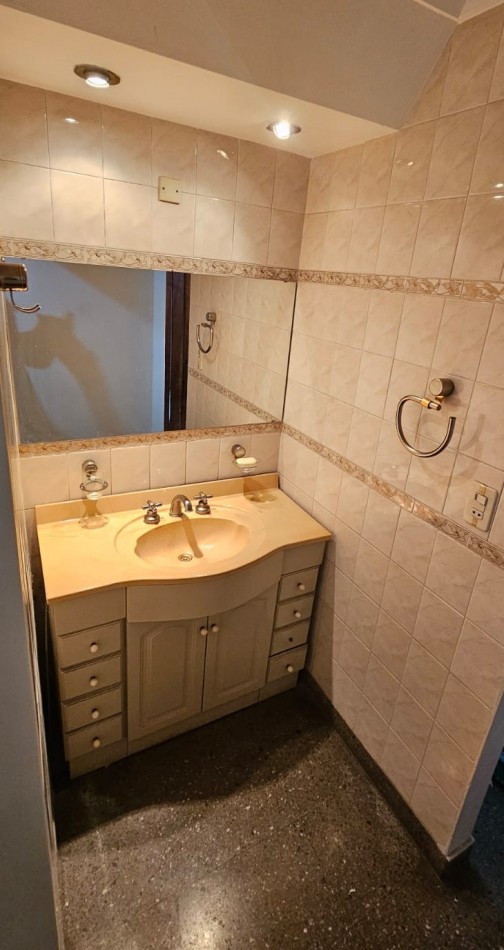 LOCAL COMERCIAL DE 80M2, CON VIVIENDA DE 4 AMBIENTES. 