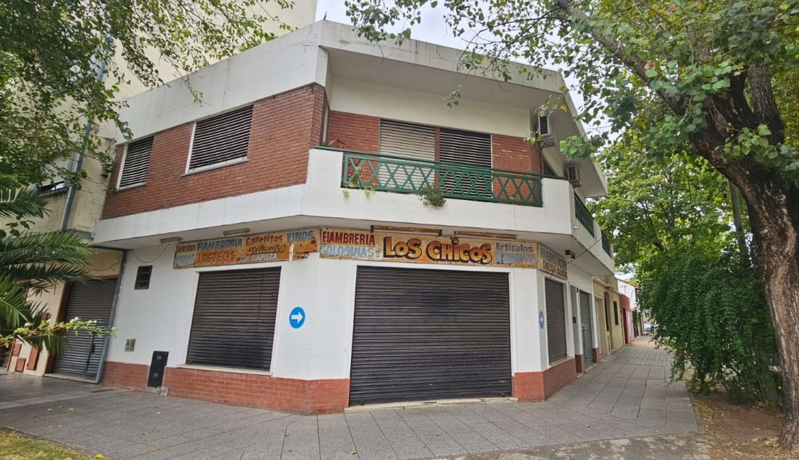LOCAL COMERCIAL DE 80M2, CON VIVIENDA DE 4 AMBIENTES. 