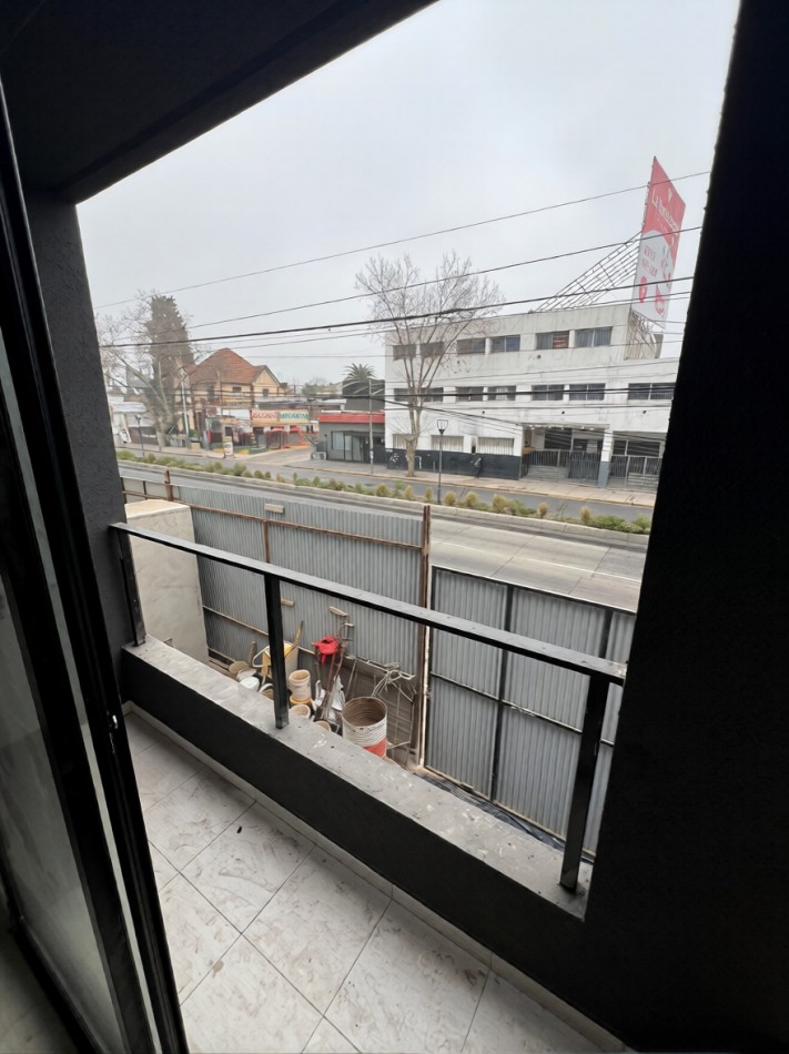 MONOAMBIENTE A ESTRENAR, EN 1°PISO, DTO A, AL FRENTE CON BALCON, 22,5 M2.