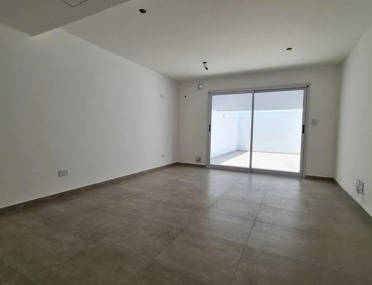 DEPARTAMENTO 2 AMBIENTES EN PLANTA BAJA CON PATIO A ESTRENAR, SUPERFICIE TOTAL 83M2.