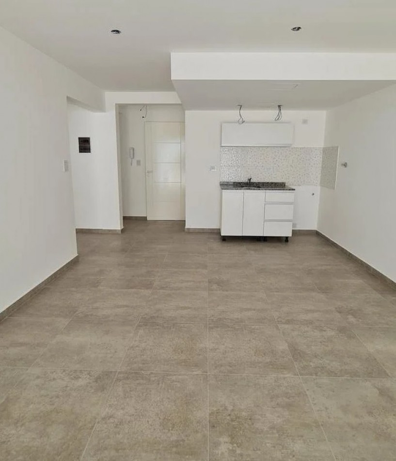 DEPARTAMENTO 2 AMBIENTES EN PLANTA BAJA CON PATIO A ESTRENAR, SUPERFICIE TOTAL 83M2.