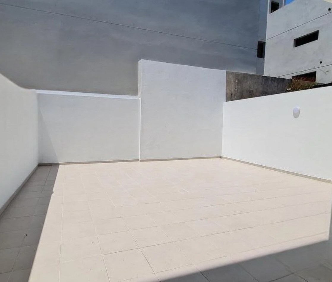 DEPARTAMENTO 2 AMBIENTES EN PLANTA BAJA CON PATIO A ESTRENAR, SUPERFICIE TOTAL 83M2.