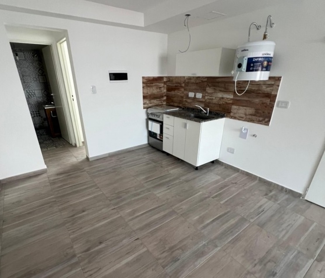 MONOAMBIENTE INTERNO, EN PLANTA BAJA, CON PATIO, 32M2.